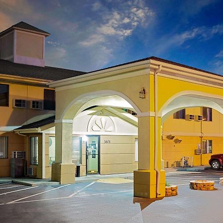Super 8 By Wyndham Muncie/Ball St. College Area Exterior photo