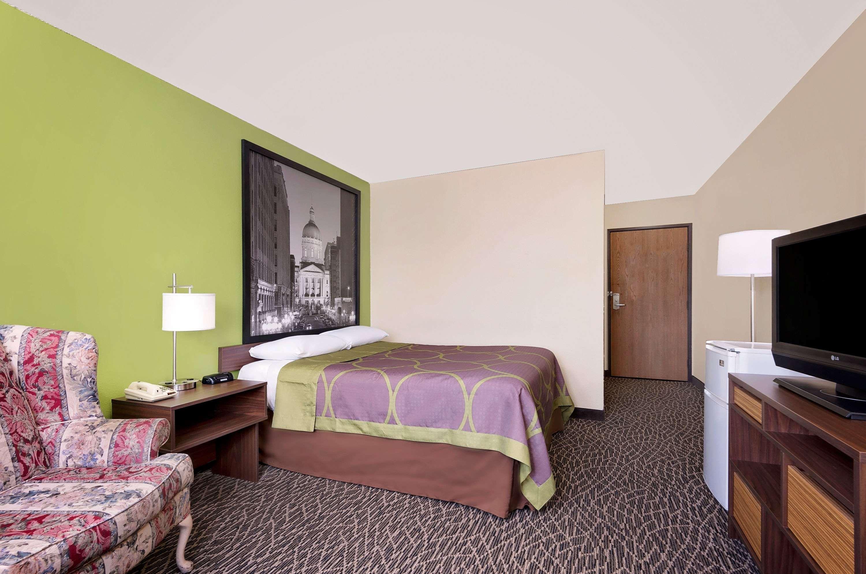 Super 8 By Wyndham Muncie/Ball St. College Area Exterior photo
