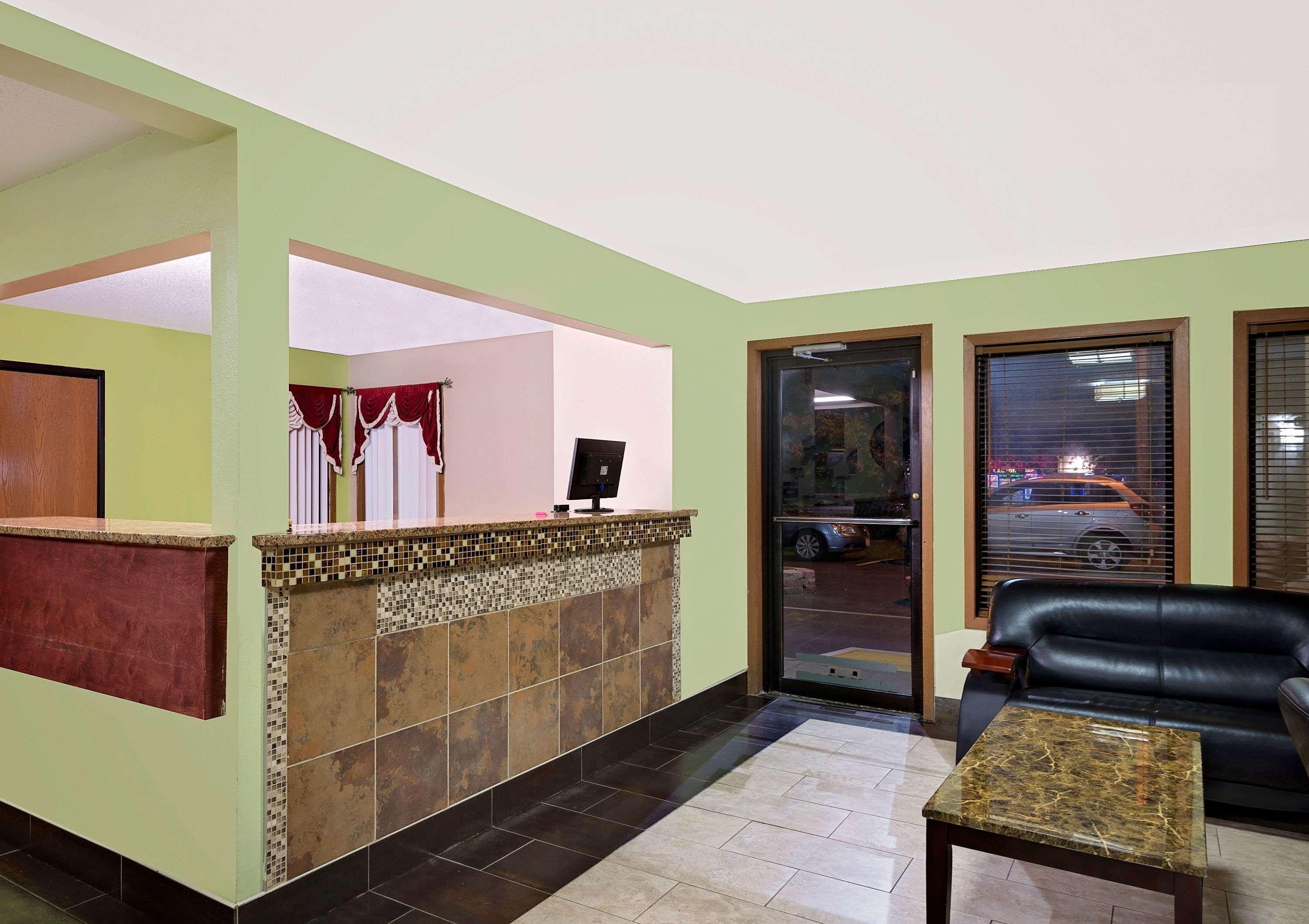 Super 8 By Wyndham Muncie/Ball St. College Area Exterior photo