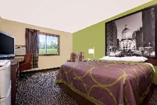 Super 8 By Wyndham Muncie/Ball St. College Area Room photo